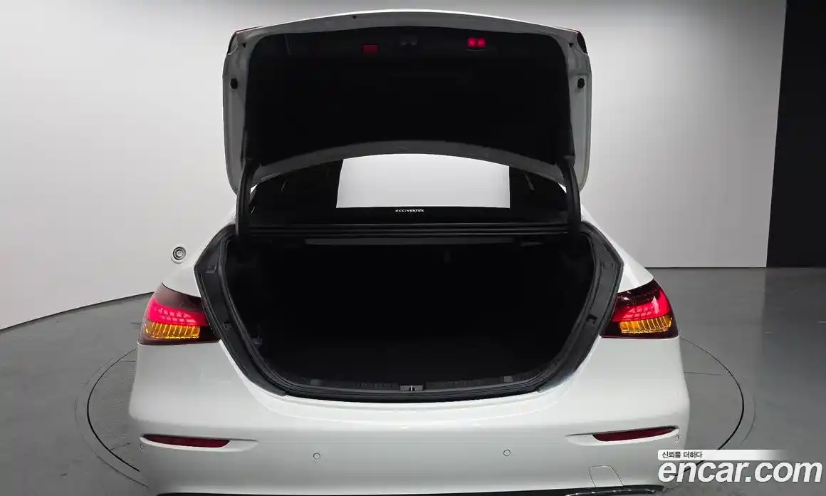 Mercedes-Benz E-Class 2021 2.0 Автомат в Москве № 194279, фото 4