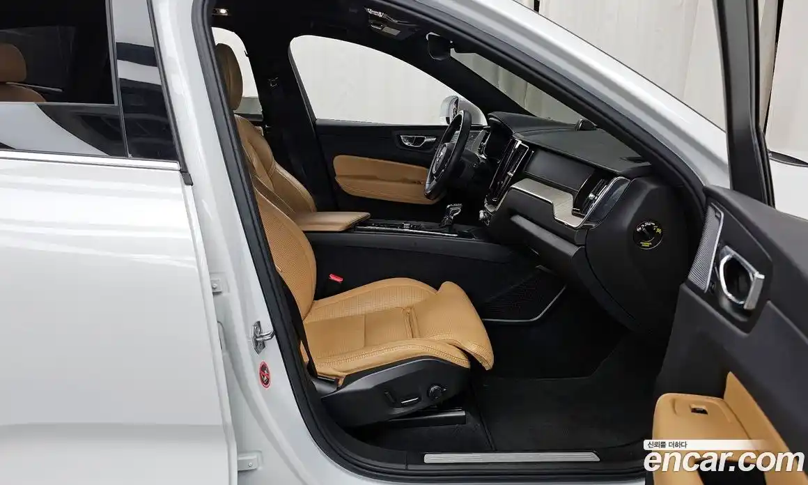 Volvo XC60 2019 2.0 Автомат в Москве № 197003, фото 11