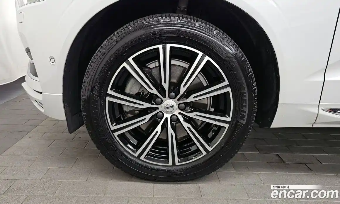 Volvo XC60 2019 2.0 Автомат в Москве № 197003, фото 5