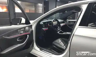 Mercedes-Benz E-Class 2022 2.0 Автомат в Москве № 202387, миниатюра 11