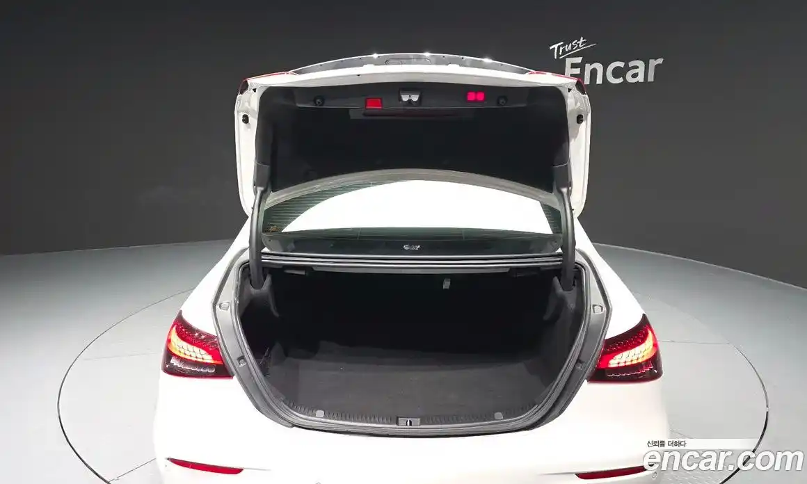 Mercedes-Benz E-Class 2022 2.0 Автомат в Москве № 202387, фото 13