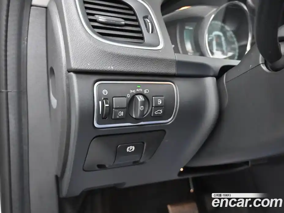 Volvo V60 2016 2.0 Автомат в Москве № 206605, фото 11