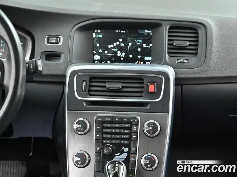 Volvo V60 2016 2.0 Автомат в Москве № 206605, фото 16