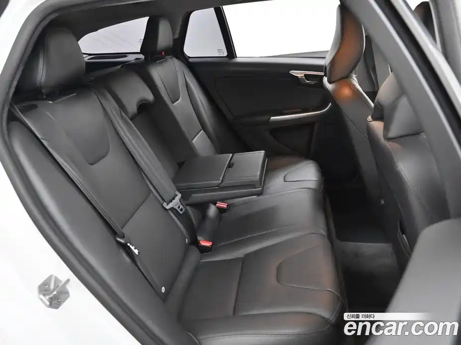 Volvo V60 2016 2.0 Автомат в Москве № 206605, фото 19