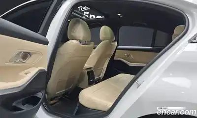 BMW 3-Series 2022 2.0 Автомат в Москве № 211278, миниатюра 12