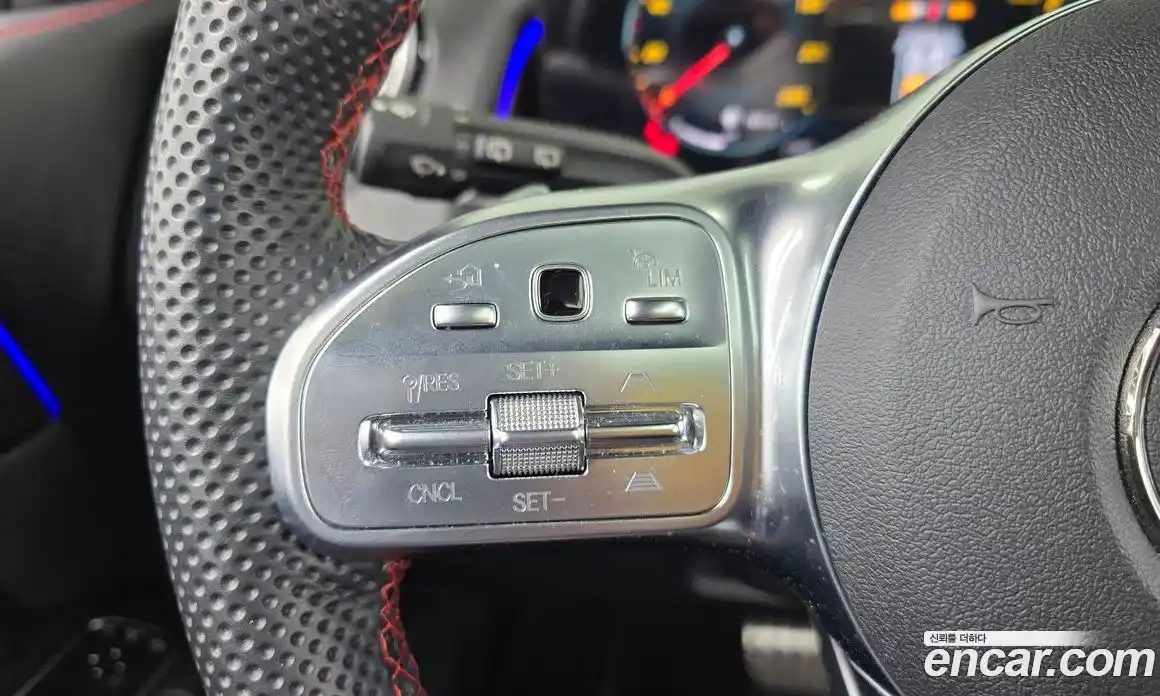 Mercedes-Benz GLB-Class 2023 2.0 Автомат в Москве № 215930, фото 1