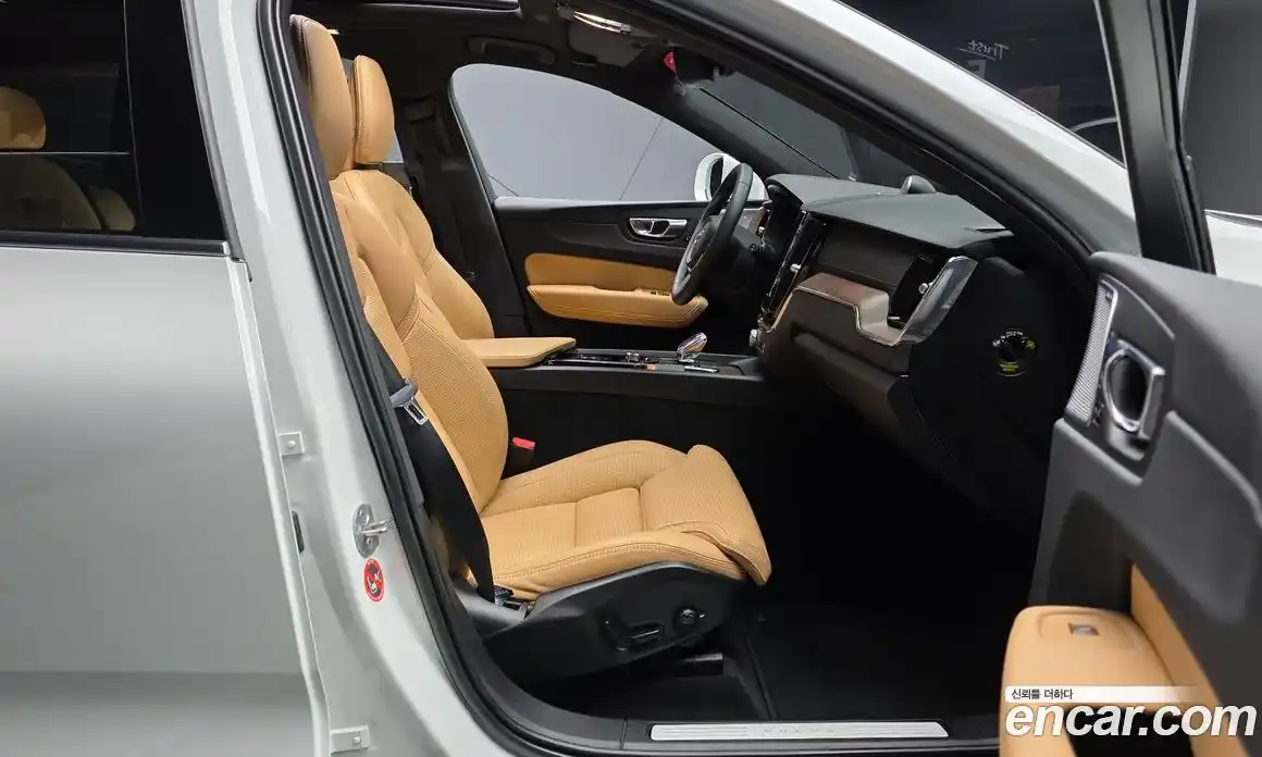 Volvo XC60 2023 2.0 Автомат в Москве № 230461, фото 11