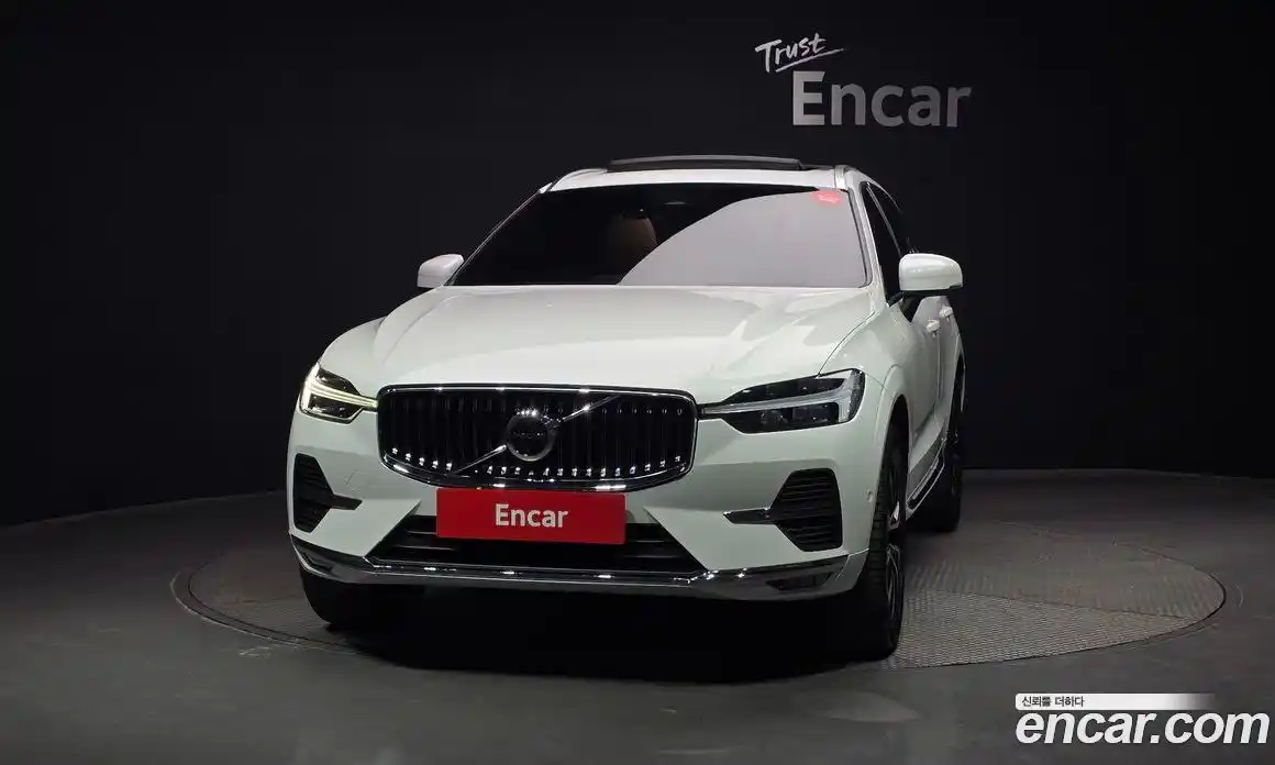 Volvo XC60 2023 2.0 Автомат в Москве № 230461, фото 3