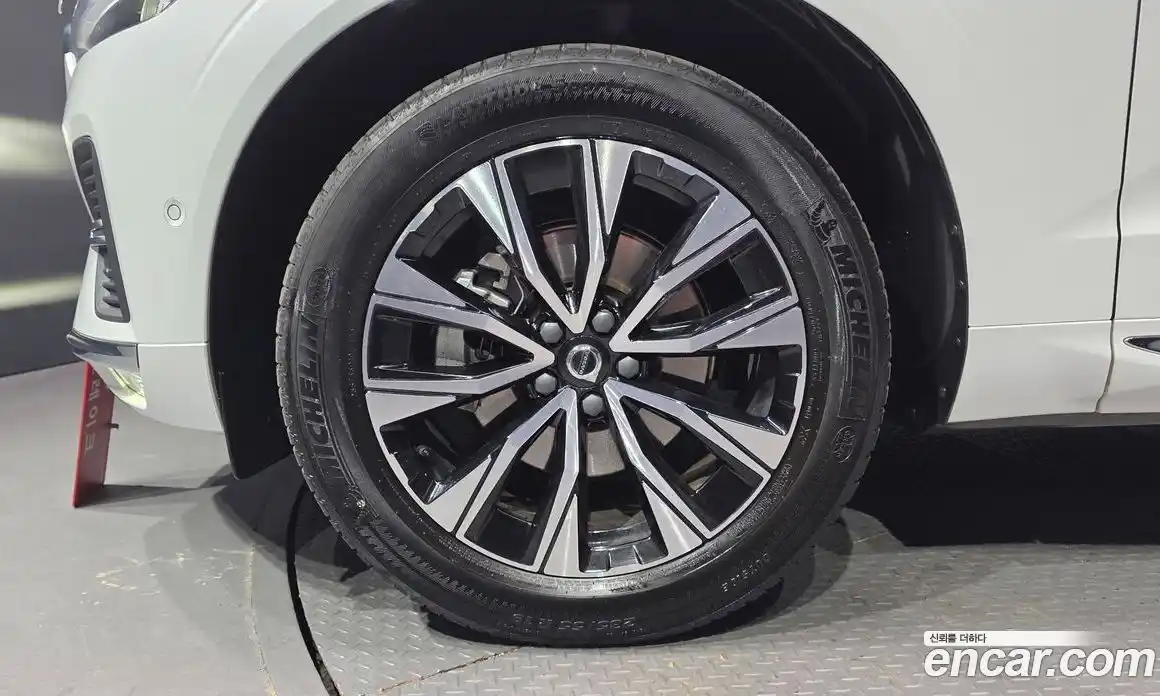 Volvo XC60 2023 2.0 Автомат в Москве № 230461, фото 5