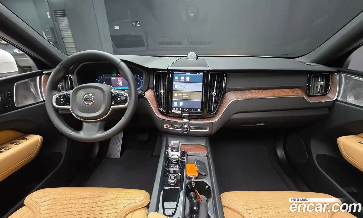 Volvo XC60 2023 2.0 Автомат в Москве № 230461, фото 7