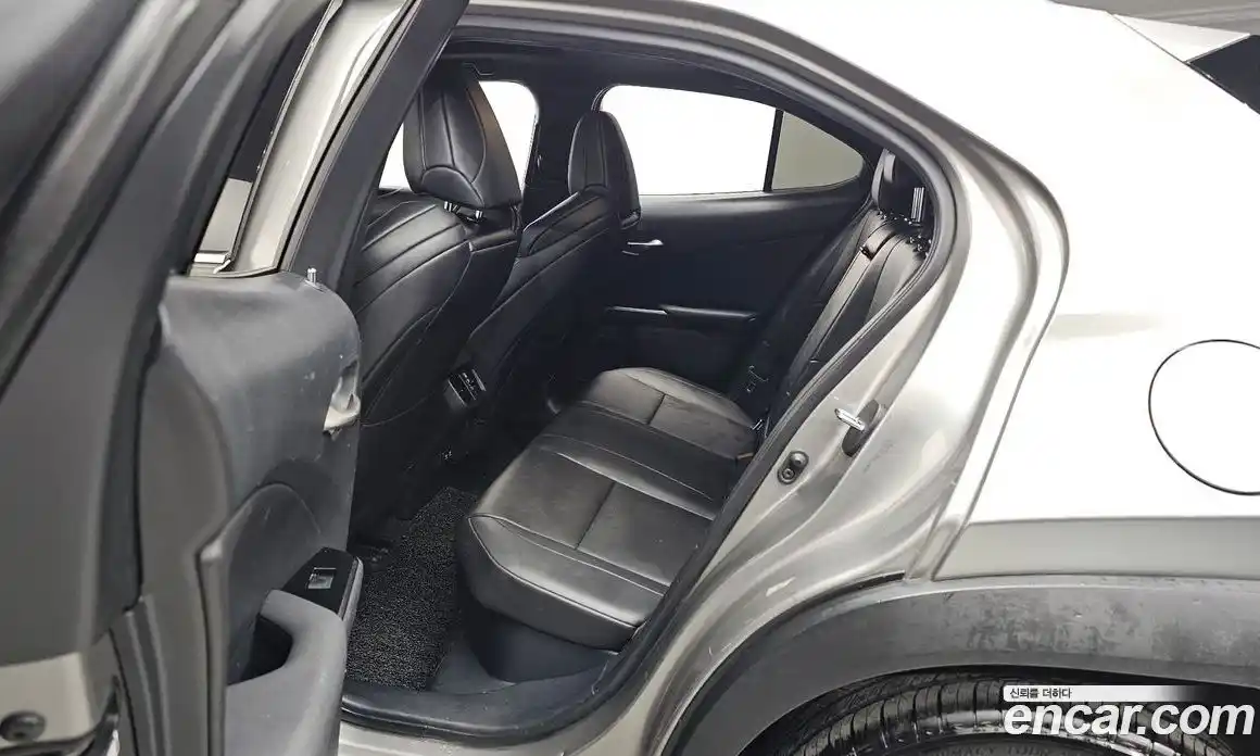 Lexus UX 2020 2.0 Автомат в Москве № 231988, фото 13