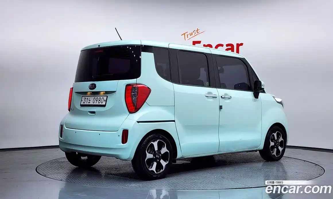 Kia Ray 2016 1.0 Автомат в Москве № 288452, фото 10