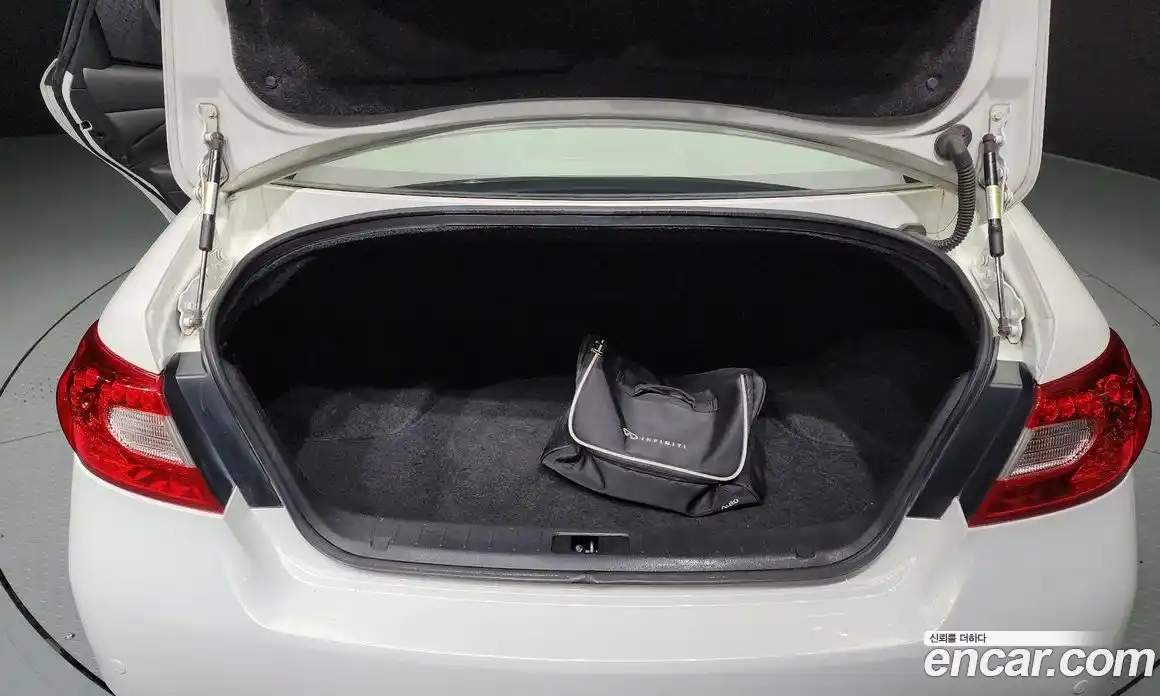 Infiniti M 2012 3.7 Автомат в Москве № 295945, фото 11