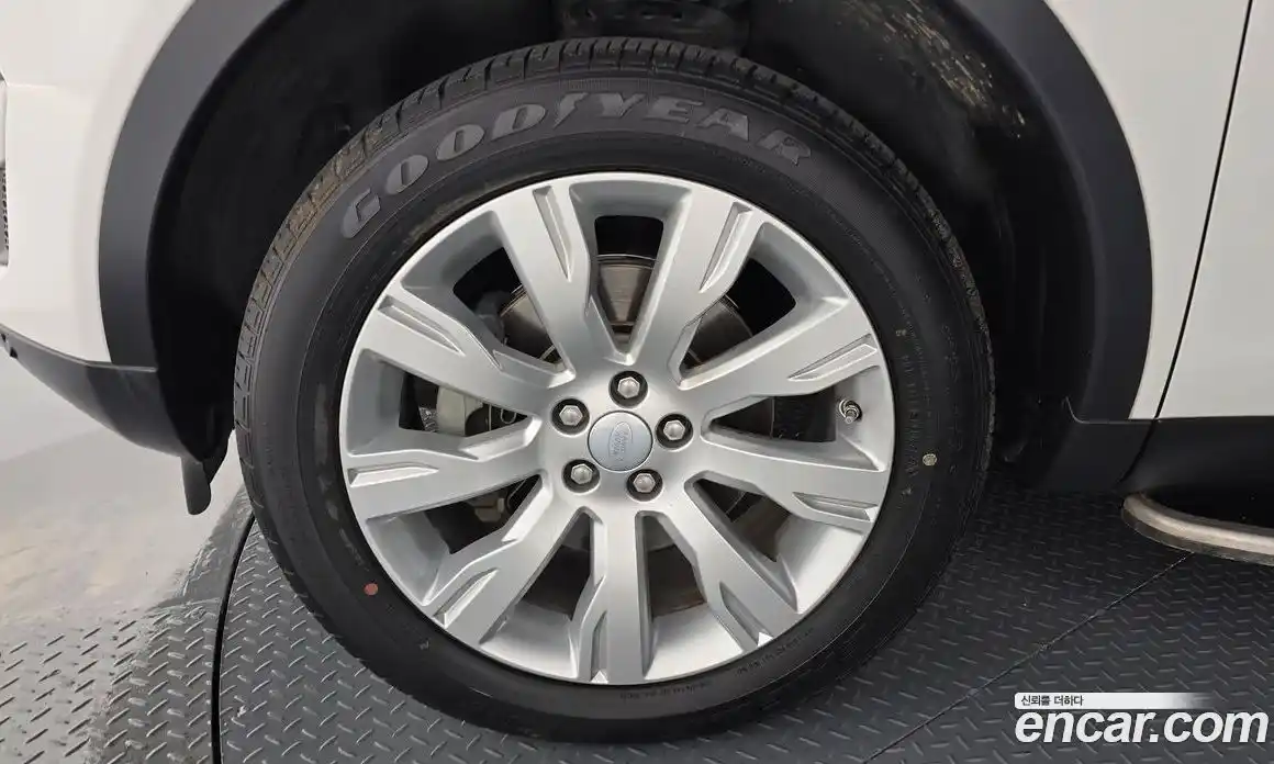 Land Rover Discovery Sport 2016 2.0 Автомат в Москве № 327990, фото 11