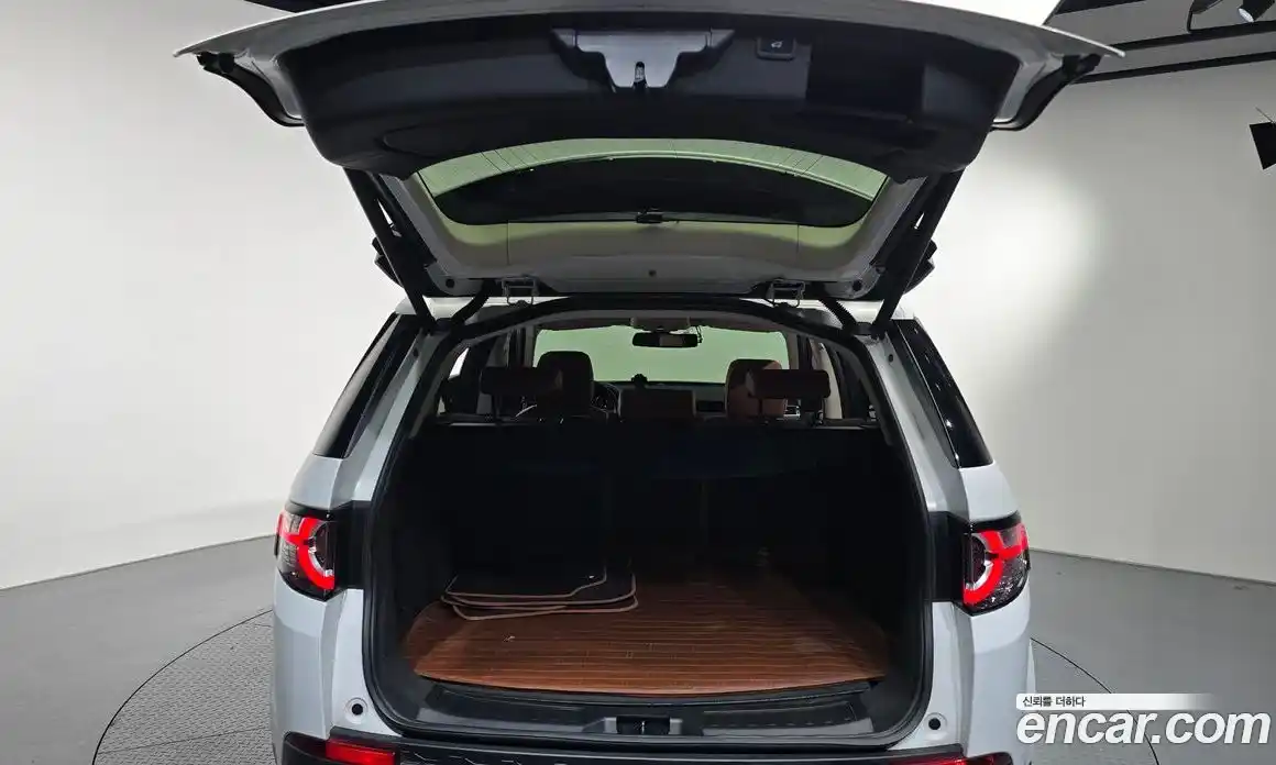 Land Rover Discovery Sport 2016 2.0 Автомат в Москве № 327990, фото 7