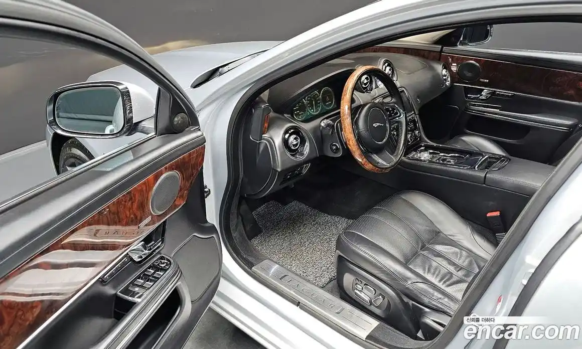 Jaguar XJ 2013 3.0 Автомат в Москве № 386175, фото 12