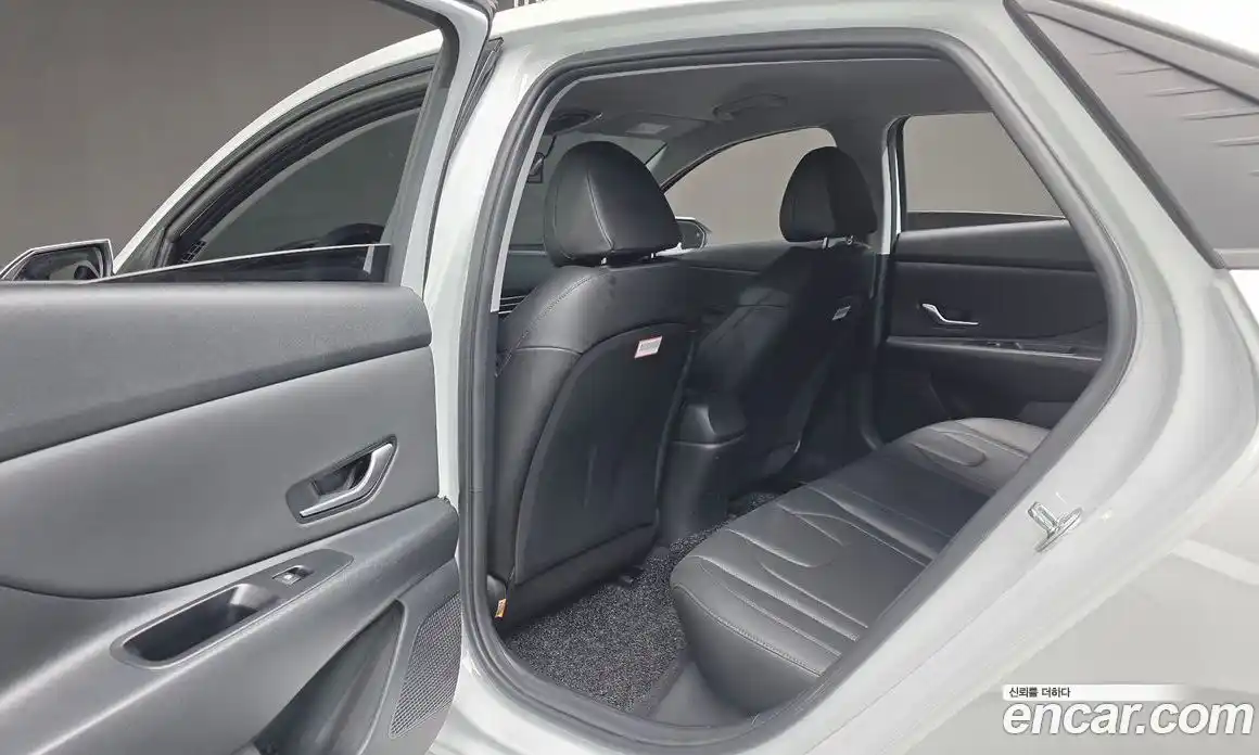 Hyundai Avante 2023 1.6 Автомат в Москве № 44201, фото 18