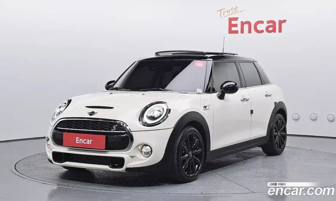 Mini Cooper 2019 2.0 Автомат в Москве № 134584, фото 17