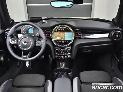 Mini Cooper Convertible 2024 2.0 Автомат в Москве № 136634, миниатюра 7