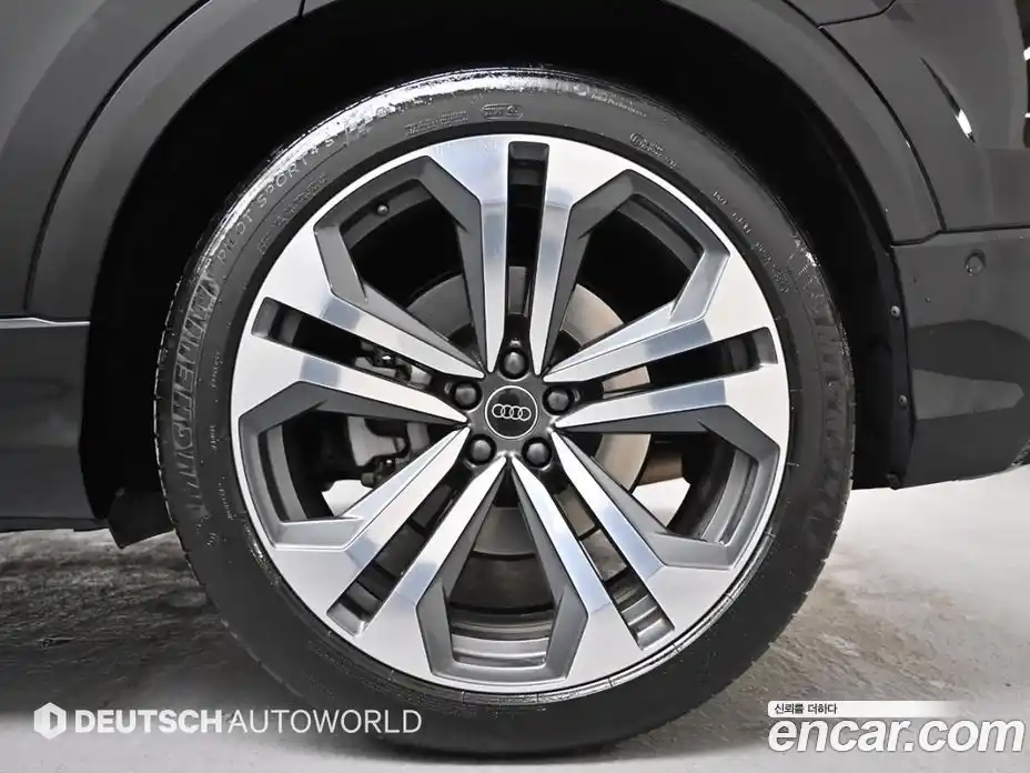 Audi Q8 2023 3.0 Автомат в Москве № 163992, фото 5