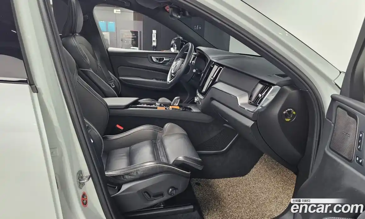 Volvo XC60 2021 2.0 Автомат в Москве № 164533, фото 11