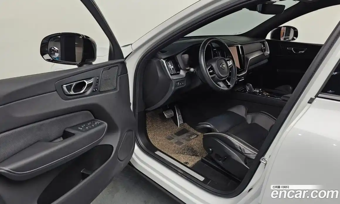 Volvo XC60 2021 2.0 Автомат в Москве № 164533, фото 10