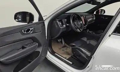 Volvo XC60 2021 2.0 Автомат в Москве № 164533, миниатюра 10