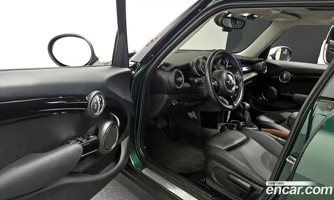 Mini Cooper 2015 1.5 Автомат в Москве № 167125, фото 11