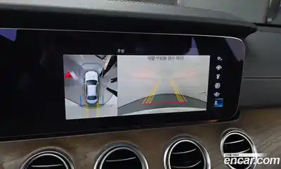 Mercedes-Benz E-Class 2023 2.0 Автомат в Москве № 173364, миниатюра 3