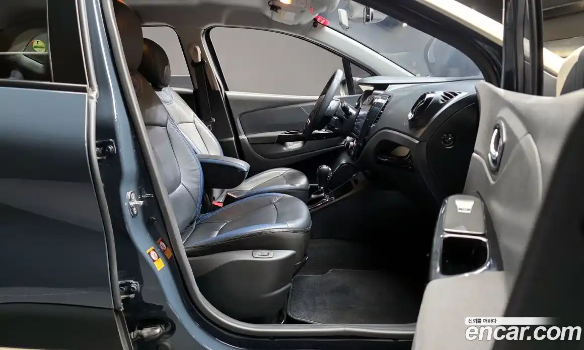 Renault QM3 2016 1.5 Автомат в Москве № 180060, фото 13