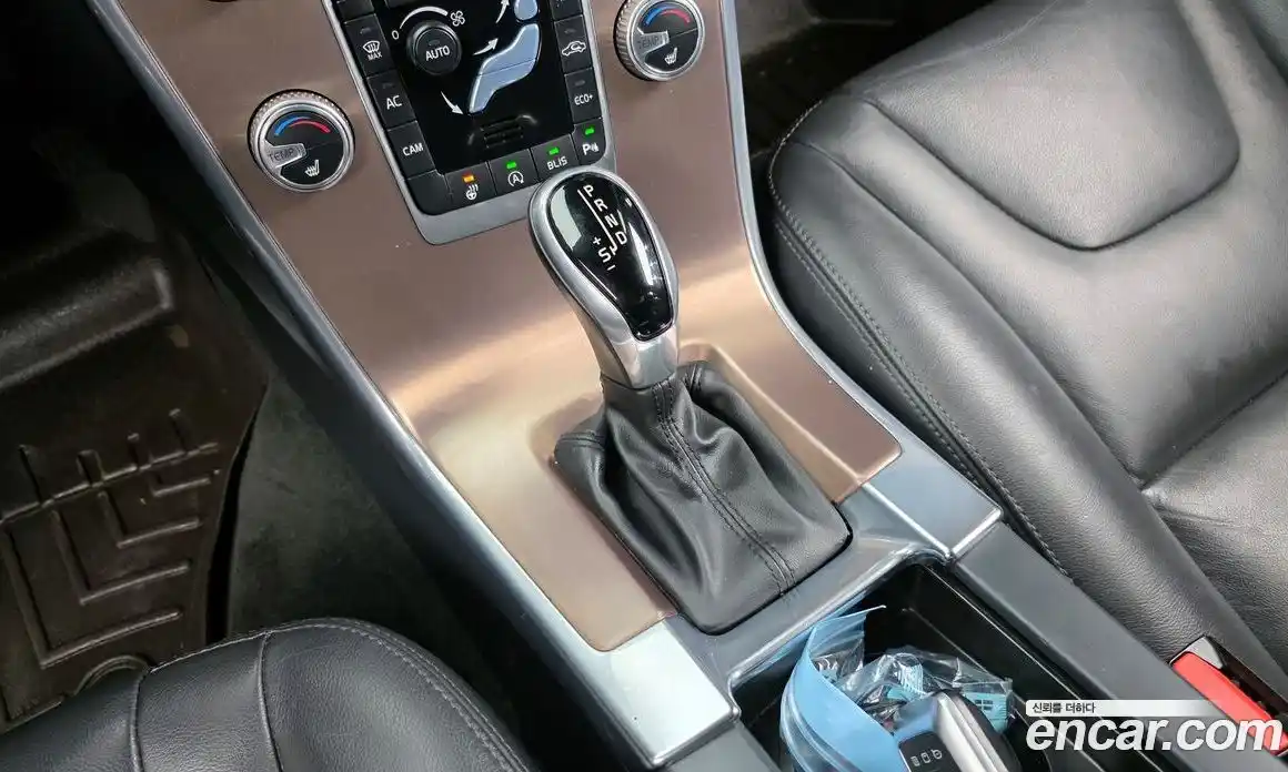 Volvo XC60 2017 2.0 Автомат в Москве № 190881, фото 15