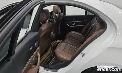 Mercedes-Benz E-Class 2017 1.9 Автомат в Москве № 194653, миниатюра 3