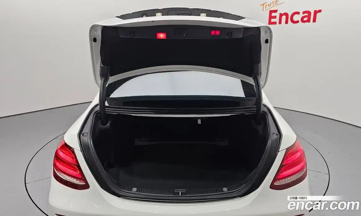 Mercedes-Benz E-Class 2017 1.9 Автомат в Москве № 194653, фото 8