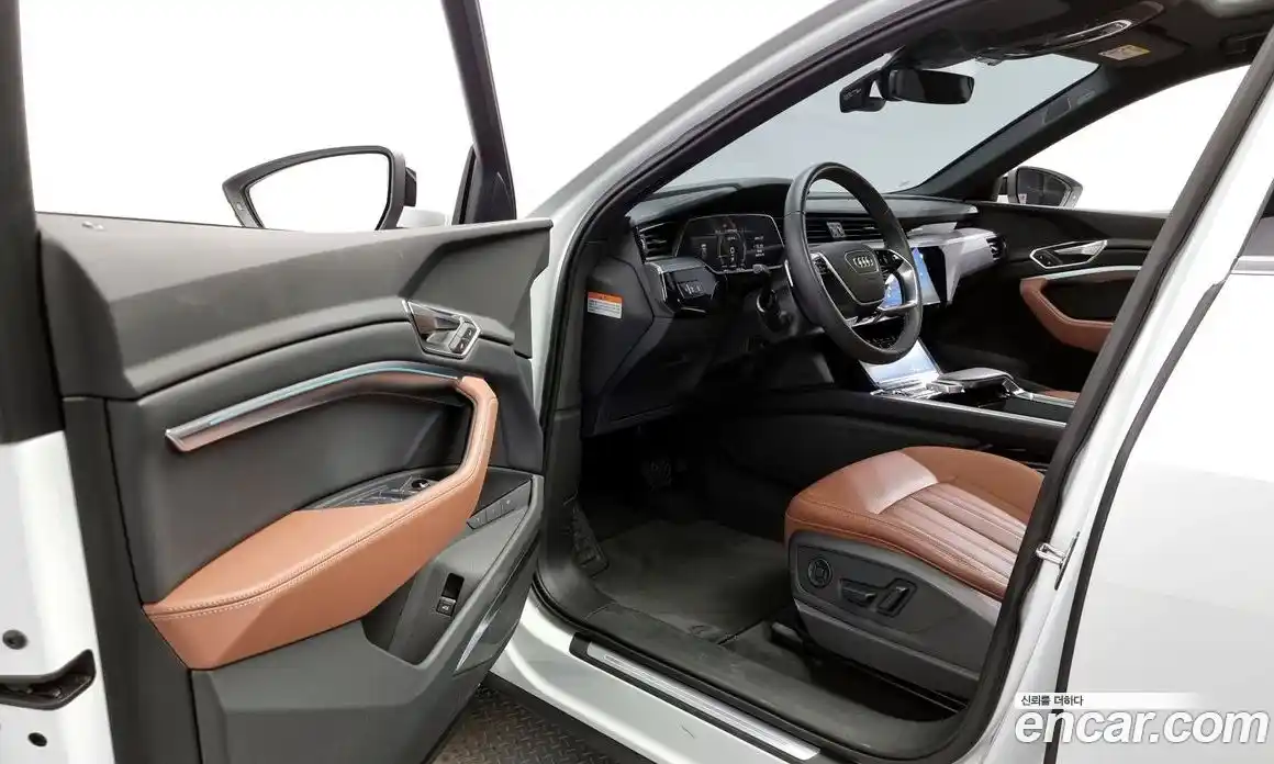 Audi Q8 e-tron 2024 0.3 Автомат в Москве № 195886, фото 15