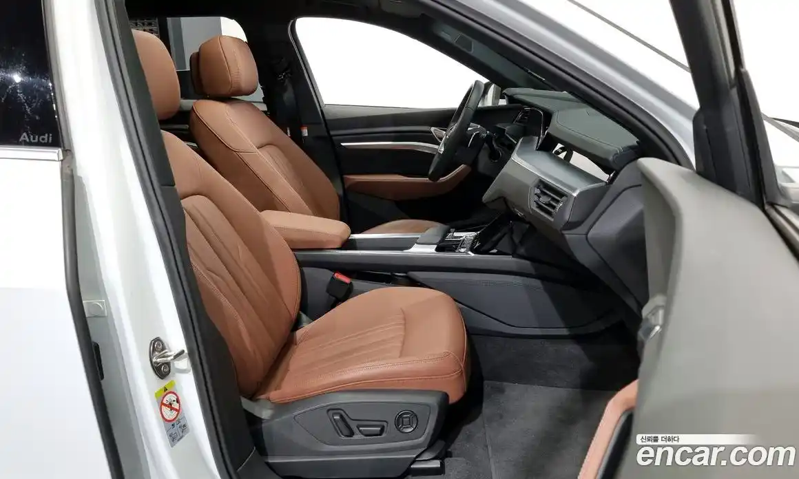 Audi Q8 e-tron 2024 0.3 Автомат в Москве № 195886, фото 18