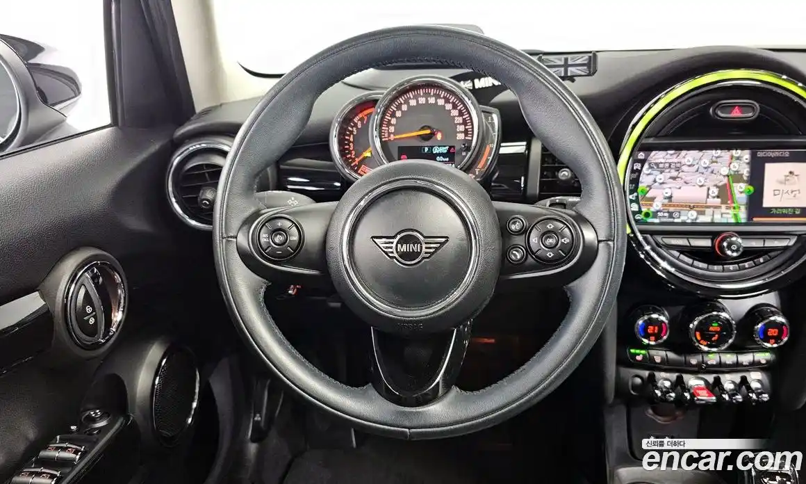 Mini Cooper 2020 1.5 Автомат в Москве № 200101, фото 13