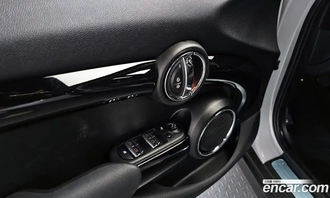 Mini Cooper 2020 1.5 Автомат в Москве № 200101, фото 18