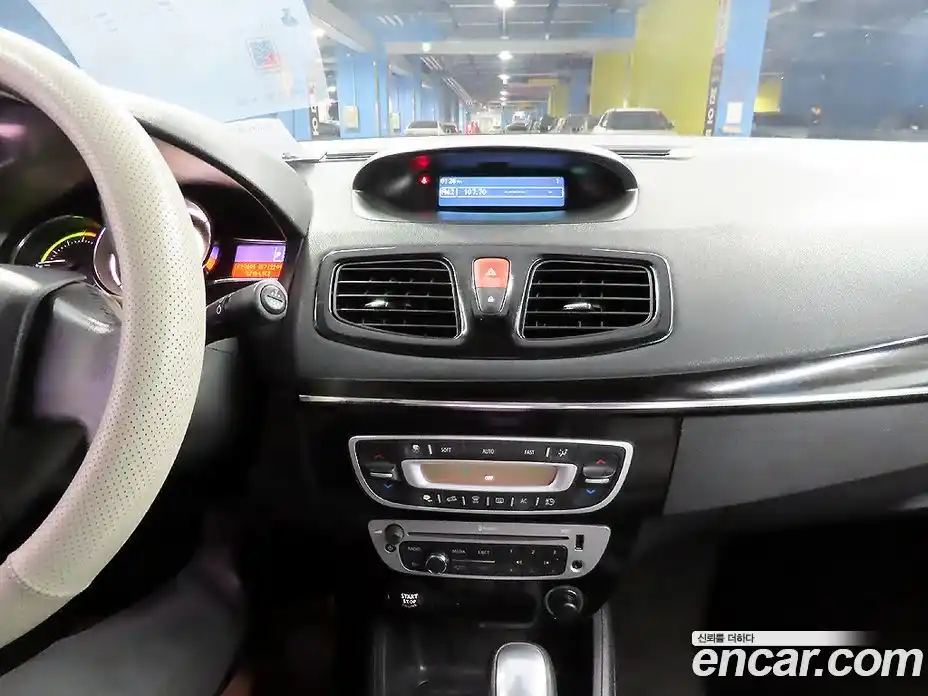 Renault SM3 2017 Автомат в Москве № 206144, фото 16