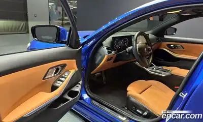 BMW 3-Series 2023 2.0 Автомат в Москве № 210715, миниатюра 2