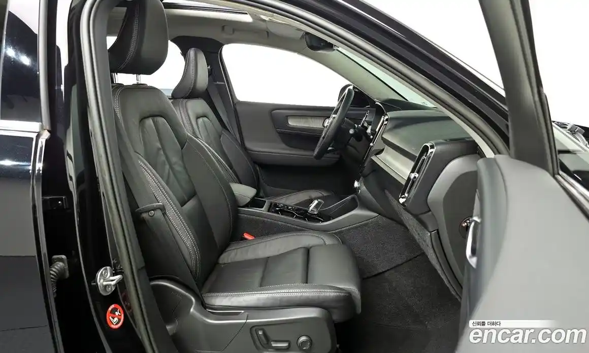 Volvo XC40 2023 2.0 Автомат в Москве № 212796, фото 11