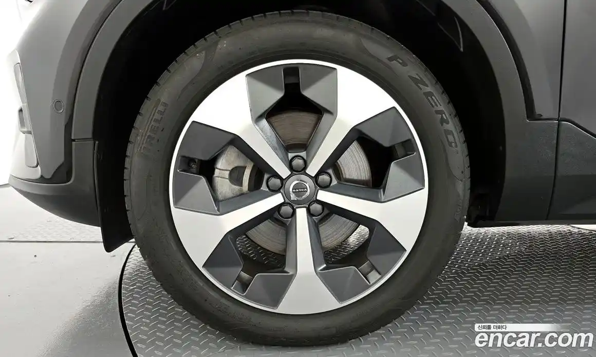 Volvo XC40 2023 2.0 Автомат в Москве № 212796, фото 20