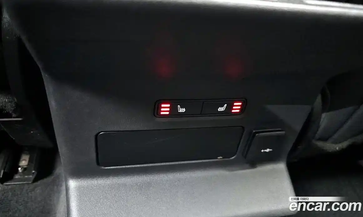 Land Rover Range-Rover Velar 2023 2.0 Автомат в Москве № 213441, фото 12