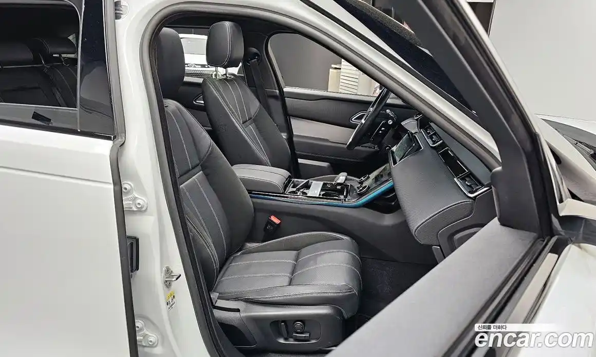 Land Rover Range-Rover Velar 2023 2.0 Автомат в Москве № 213441, фото 15