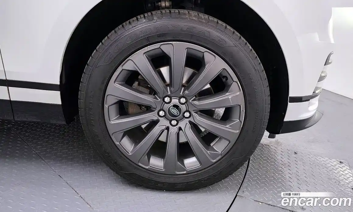 Land Rover Range-Rover Velar 2023 2.0 Автомат в Москве № 213441, фото 16