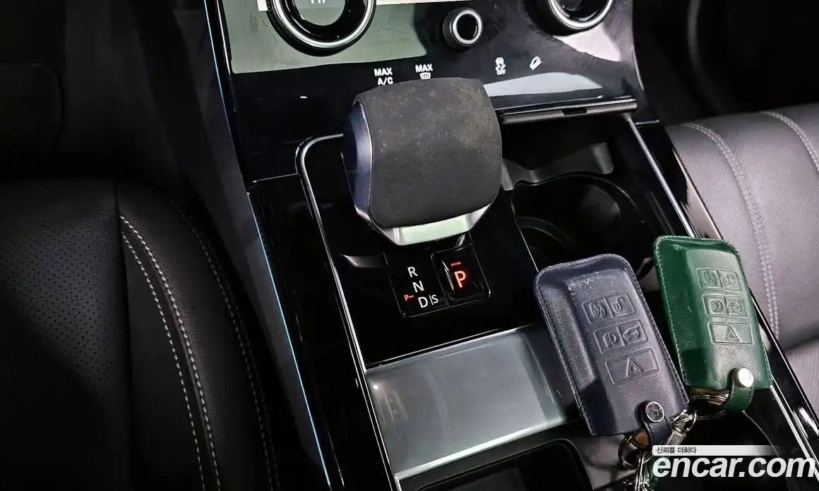 Land Rover Range-Rover Velar 2023 2.0 Автомат в Москве № 213441, фото 3