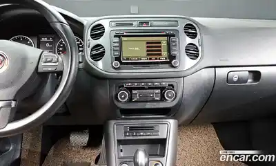 Volkswagen Tiguan 2015 2.0 Автомат в Москве № 215352, миниатюра 11