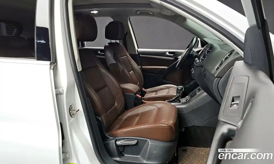 Volkswagen Tiguan 2015 2.0 Автомат в Москве № 215352, фото 15