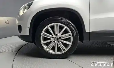 Volkswagen Tiguan 2015 2.0 Автомат в Москве № 215352, миниатюра 7