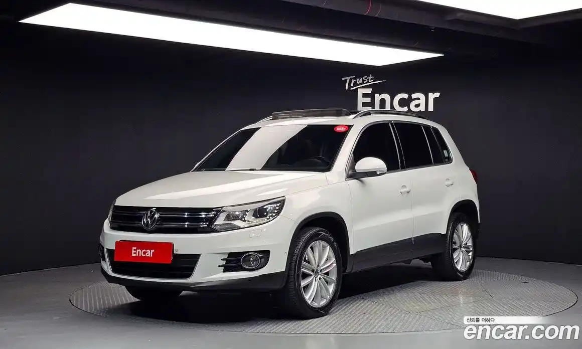 Volkswagen Tiguan 2015 2.0 Автомат в Москве № 215352, фото 8