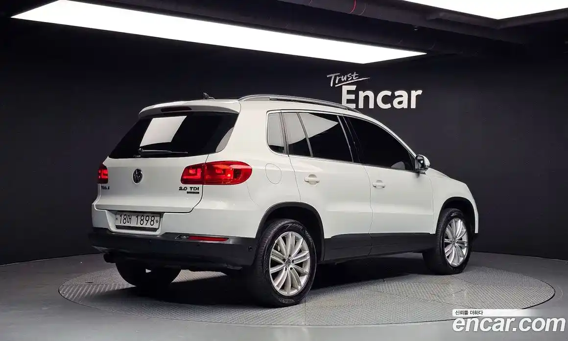 Volkswagen Tiguan 2015 2.0 Автомат в Москве № 215352, фото 9